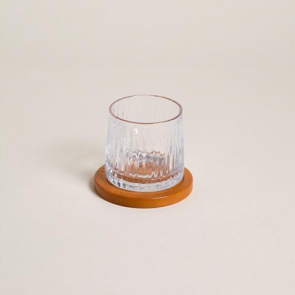 VASO DE WHISKY CON BASE DE MADERA