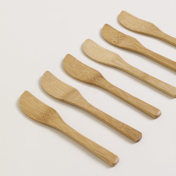 SET X 12 CUCHILLOS PARA UNTAR DE MADERA 16 CM