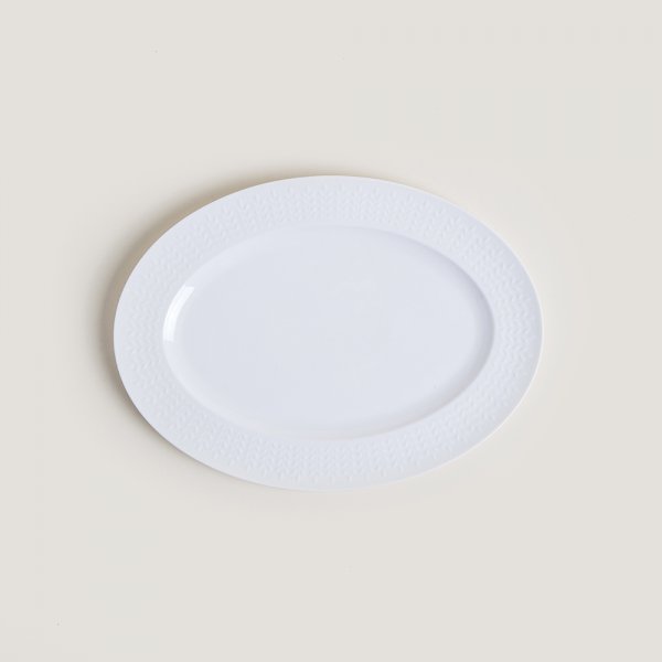 PLATO OVAL PORCELANA BLANCA DISEÑO ESPIGADO 35.8X25.5 CM