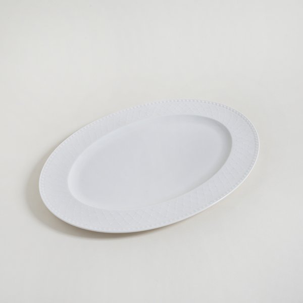 PLATO OVAL PORCELANA BLANCA DISEÑO ENCADENADO 30.5X22.5 CM
