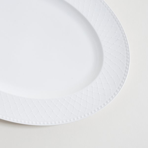 PLATO OVAL PORCELANA BLANCA DISEÑO ENCADENADO 30.5X22.5 CM