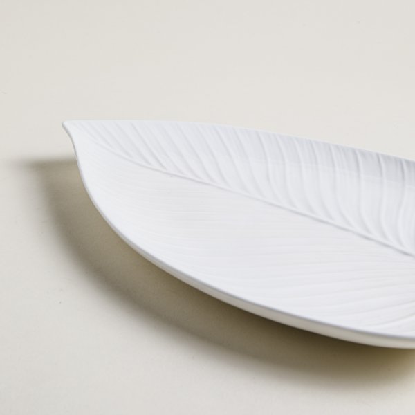 BANDEJA DE PORCELANA HOJA 33X23 CM