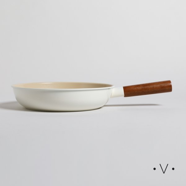 SARTEN LUND ANTIADHERENTE CON MANGO DE MADERA 28 CM VASSA HOME