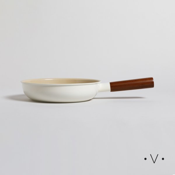 [4112911] SARTEN LUND ANTIADHERENTE CON MANGO DE MADERA 24 CM VASSA HOME