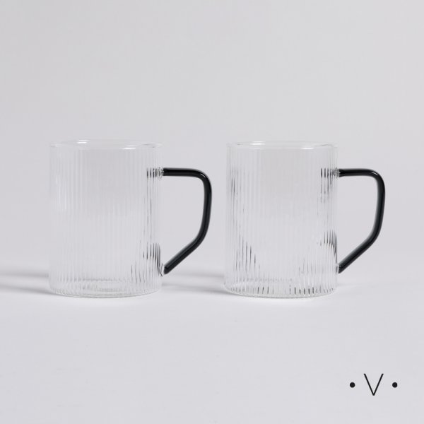 SET X 2 MUGS DE BOROSILICATO CON MANGO NEGRO 360 ML VASSA HOME