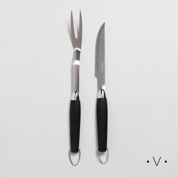 [4113937] SET DE ASADO DE ACERO INOXIDABLE CON MANGO NEGRO VASSA HOME