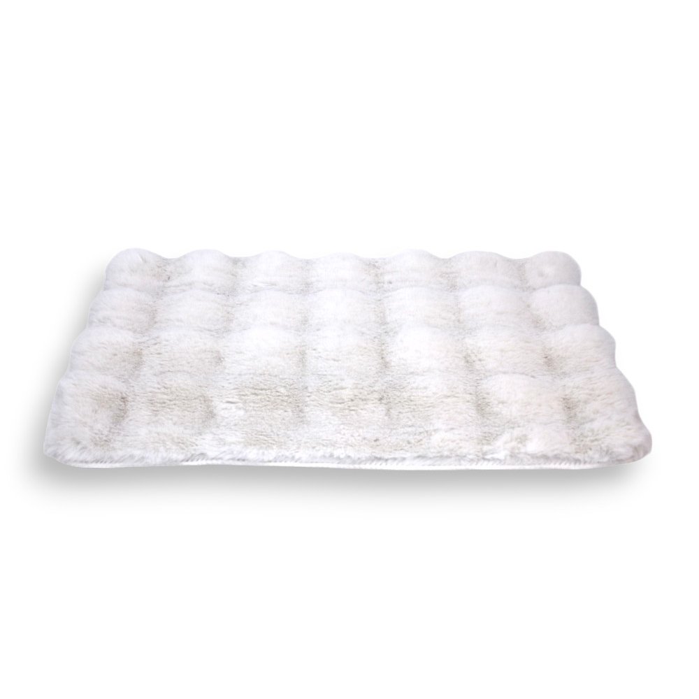 ALFOMBRA BAÑO 40 X 60 CM PELUCHITO CON RELIEVE BLANCO.