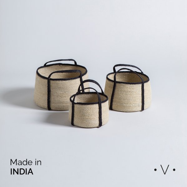 [4114841] SET X 3 CANASTOS CON MANIJAS KANPUR BLACK 15X23 / 13X18 / 11X15 CM VASSA HOME